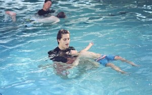 kids learning to swim